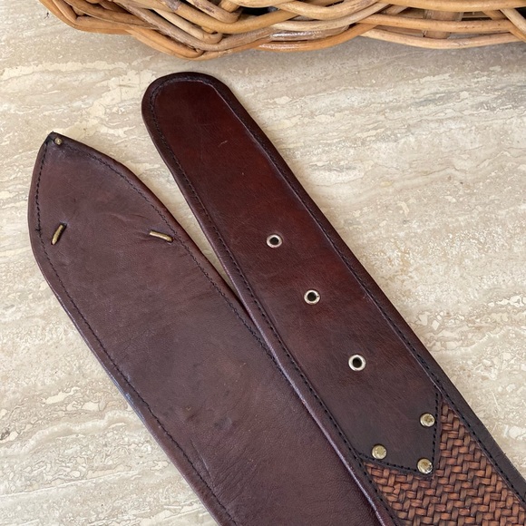 Vintage woman’s brown leather belt with brass buckle waived design sz 30/32 - Picture 6 of 8
